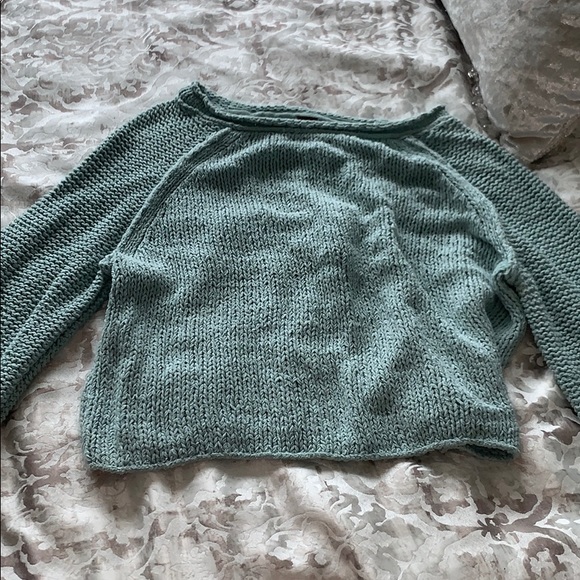 Free People Sweaters - Like new women’s free people sweater Free People Sweaters - Like new women’s free people sweater